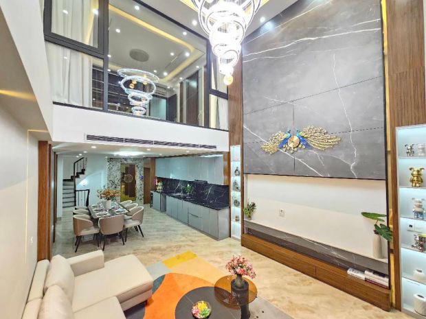 Nhà mới phố trạm,long biên 15 tỷ 72m thang máy 7 tầng,ngõ 7343400