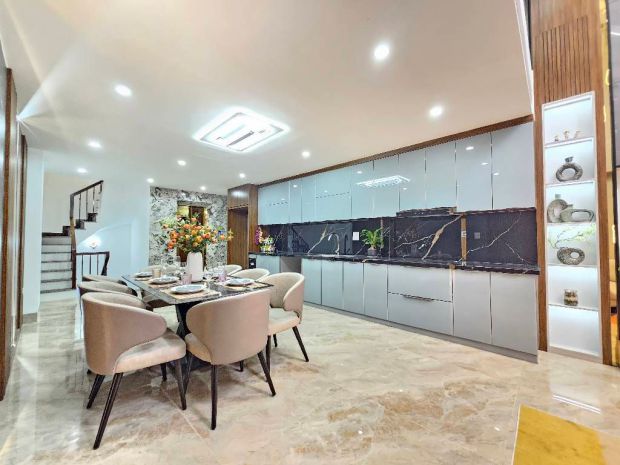 Nhà mới phố trạm,long biên 15 tỷ 72m thang máy 7 tầng,ngõ 7343401