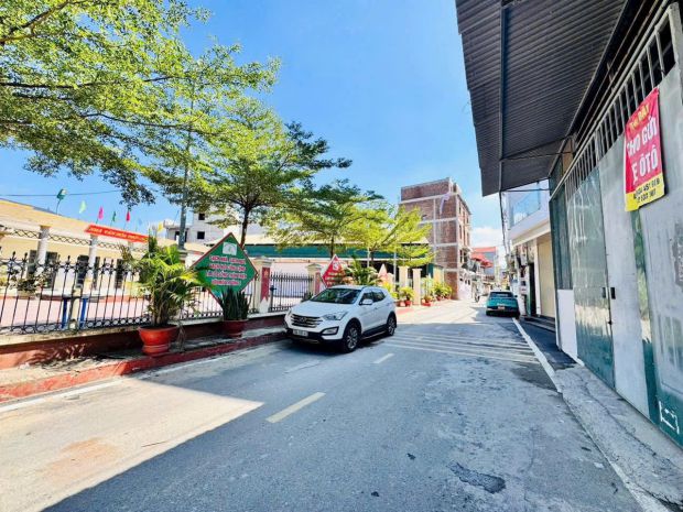 Đức thượng . hoài đức . hà nội ngõ thông ô tô đỗ gần .
40m 7352881