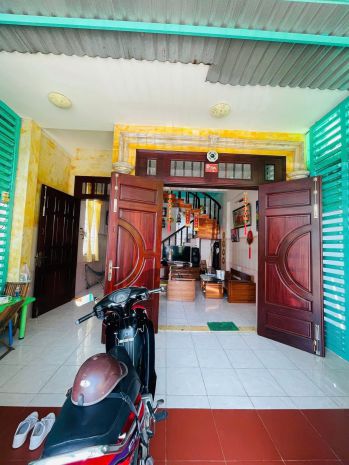 Nhà mặt tiền  kiên cố  chính chủ cần bán nhà tại thị trấn 7353406