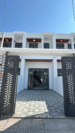 Nhà đẹp 1 trệt 1 lầu gần cây xăng thạnh phú  sổ riêng 100 7354839