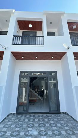 Nhà đẹp 1 trệt 1 lầu gần cây xăng thạnh phú  sổ riêng 100 7354840