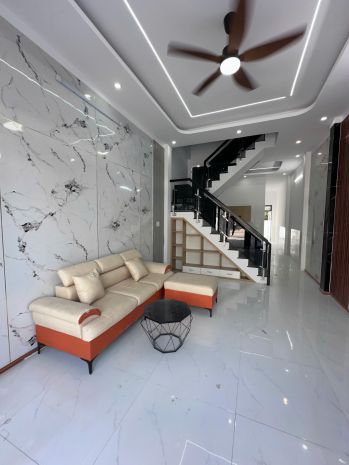 Nhà đẹp 1 trệt 1 lầu gần cây xăng thạnh phú  sổ riêng 100 7354841