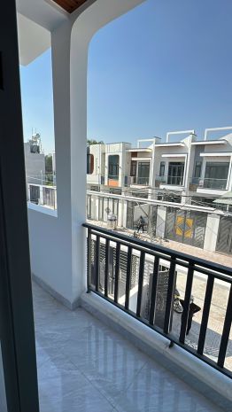 Nhà đẹp 1 trệt 1 lầu gần cây xăng thạnh phú  sổ riêng 100 7354842