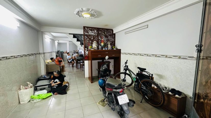 Nhà đẹp đông hưng thuận  hẻm 1 sẹc nguyễn văn quá  gần mt 7355182