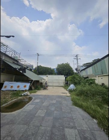 Siêu phẩm mt lê văn khương  ngang 16m nở hậu 18m  958m² 7355270