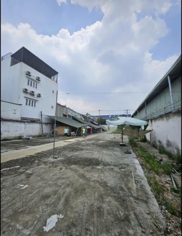 Siêu phẩm mt lê văn khương  ngang 16m nở hậu 18m  958m² 7355272