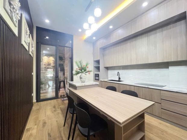 Nguyễn văn cừ , nhà đẹp ở ngay , full nội thất ,ngay sát 7357487