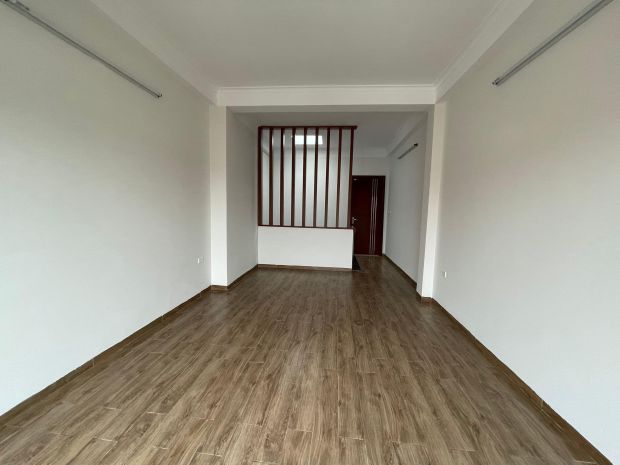 Đón đầu cầu trần hưng đạo  nhà 4 tầng thạch bàn  5 phút 7362276