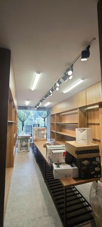 Cho thuê mặt bằng kinh doanh  cực đẹp,  tại phố hoàng quốc 7367555