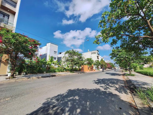 Nền đất đường 16m, cạnh lê văn lương, 5x19m, 7.2 tỷ, sổ 7373470