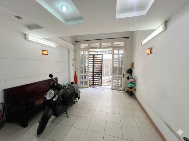 Ford raptor ngủ trong nhà  hẻm nhựa 7m có vỉa hè  trung 7374738