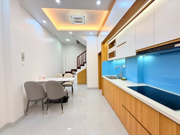 Trần thái tông 34m x6 tầng 10,5 tỷ full nội thất-ngõ thông 7375091