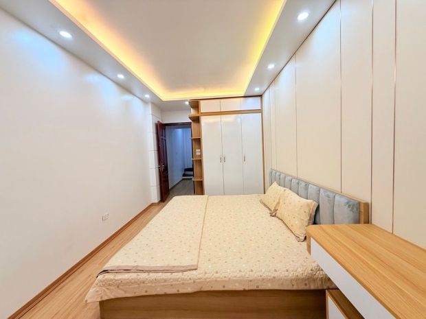 Trần thái tông 34m x6 tầng 10,5 tỷ full nội thất-ngõ thông 7375092