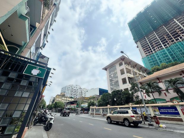 Duy nhất nhà bán - mặt đường xe tải đậu cửa đ. nguyễn khắc 7376230