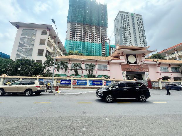 Duy nhất nhà bán - mặt đường xe tải đậu cửa đ. nguyễn khắc 7376231