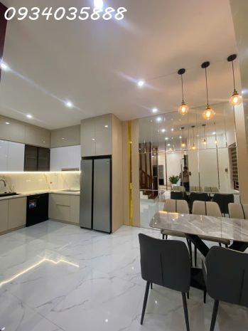 Nguyễn văn cừ  lô góc  thang máy  full nội thất cao 7376432