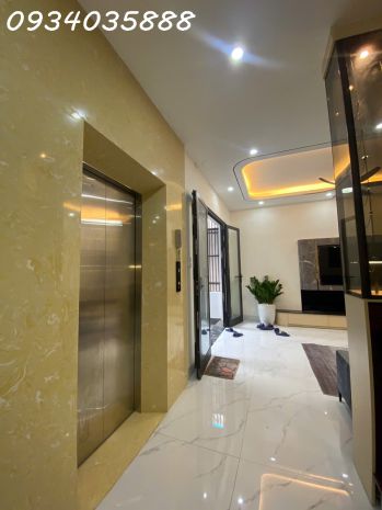 Nguyễn văn cừ  lô góc  thang máy  full nội thất cao 7376436