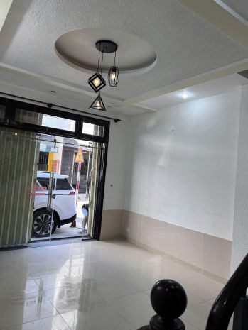 Cho thuê nhà 5 phòng ngủ 18 triệutháng hoàng diệu phường 5 7378768