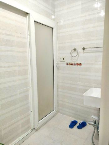 Cho thuê nhà 5 phòng ngủ 18 triệutháng hoàng diệu phường 5 7378770