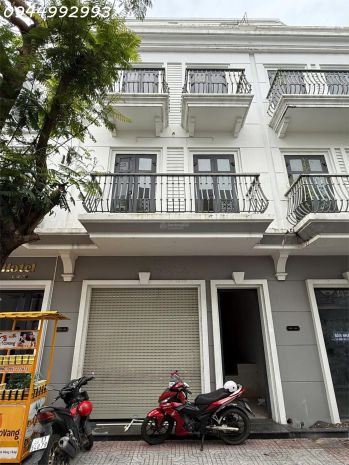Bán shophouse giá cực chất 8,2 tỷ. dt 75m2 tại vincom 7380417