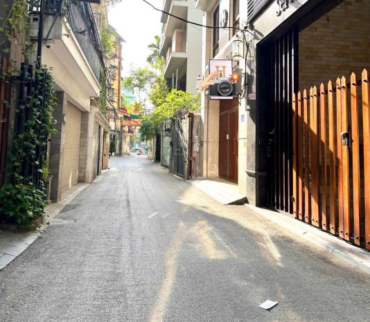 Thạch bàn  nhà dân xây 42m2  5 tầng  ô tô đỗ cửa  nhỉnh 7381611