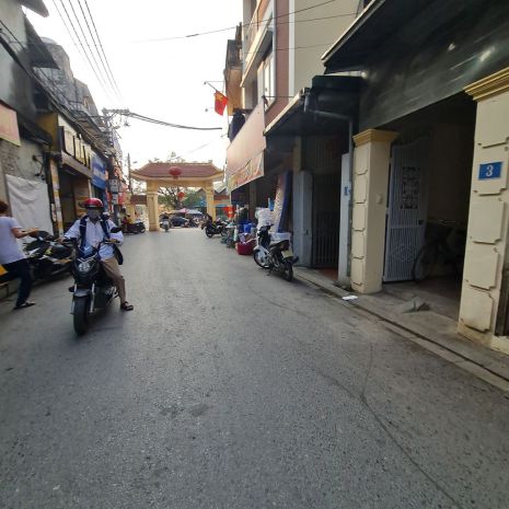 90m2 mt 5m đường 4m gần chợ sv nông nghiệp, trâu quỳ. chỉ 7382011