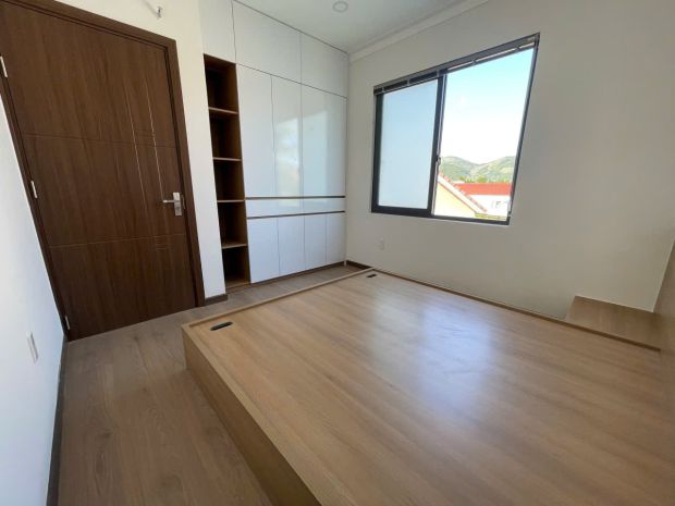 Bán nhà mới tinh có sân ô tô khu bắc nha trang - đường 6m 7383048