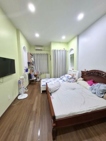 Nhà mới 3 tầng sát quận 5 mặt tiền đường hưng phú p8q8. 7383070