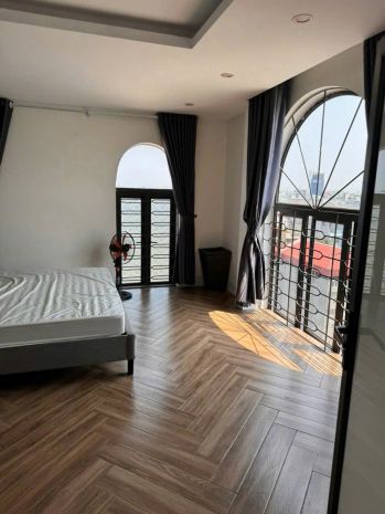 Bán khách sạn 7,5 tầng tuyến 2 ngô gia tự  dòng tiền 7384498