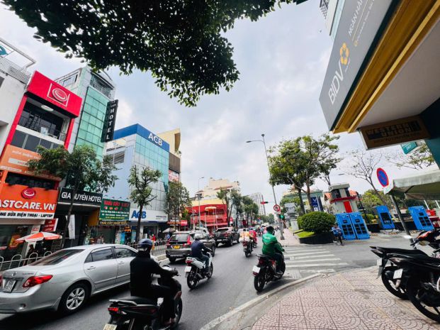 Bán khách sạn 8 tầng mặt tiền khánh hội, quận 4- dt 4m*18m- 7389178