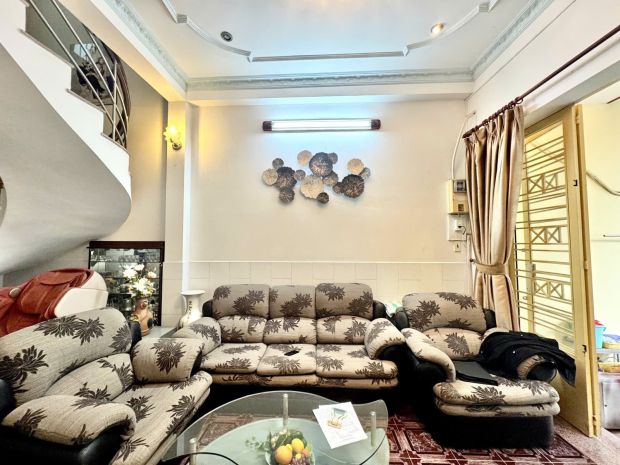 Giáp q1  nhà 2 tầng 4pn  chính chủ lâu đời  thương lượng 7389859