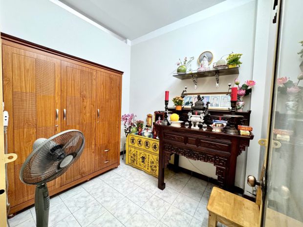 Giáp q1  nhà 2 tầng 4pn  chính chủ lâu đời  thương lượng 7389861