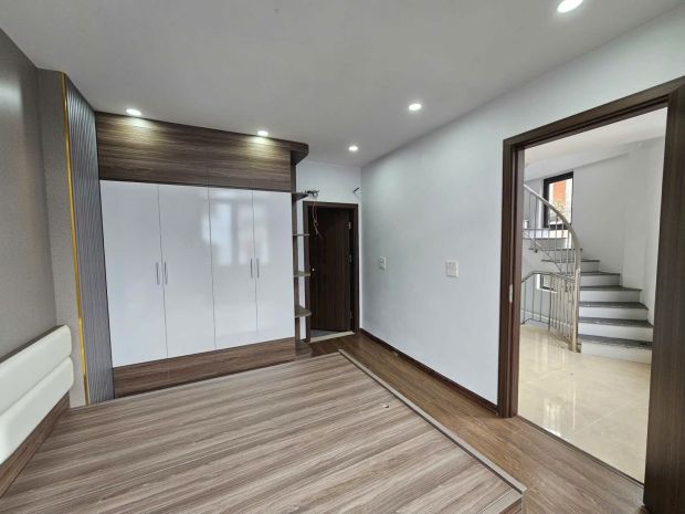 Siêu phẩm long biên  6 tầng thang máy  lô góc  ô tô vào 7391338