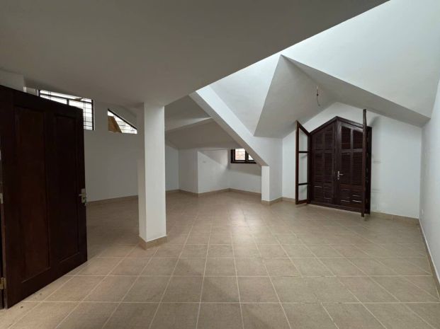 Phân lô vỉa hè ô tô tránh đường bưởi, lô góc 72m2 5t mt 7394425