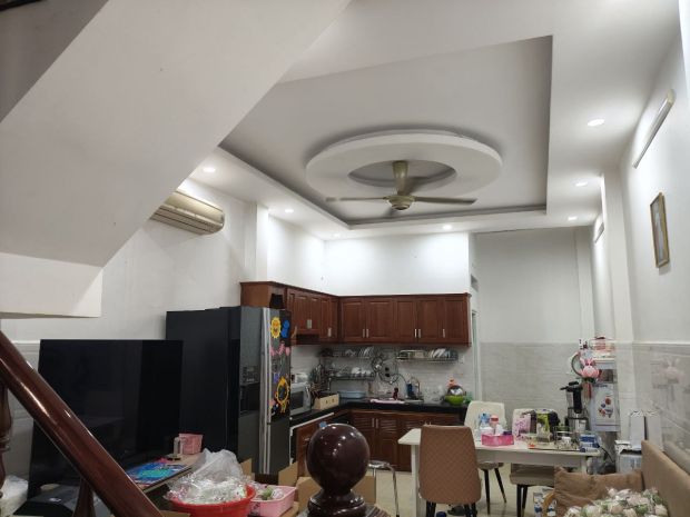 Gấp bán nhà 3 tầng   hxh thông đường 359  đỗ xuân hợp chỉ 7396192