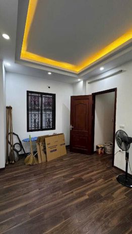 Bán nhà long biên 45m²  lô góc  gara ô tô  gần aeon mall 7397010