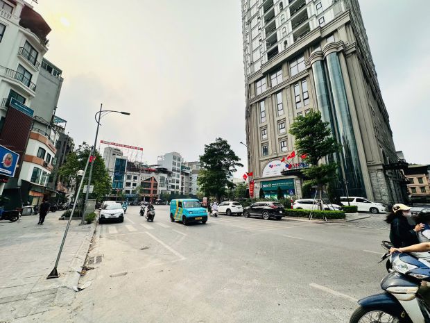 Cần bán nhà phố huỳnh thúc kháng -61 m2 - 6 tầng - mt 7.6m 7399700