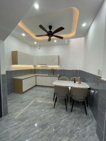 5 tỷ. bình tân. lê văn quới , hẻm thông , xe hơi đổ cửa. 7399849