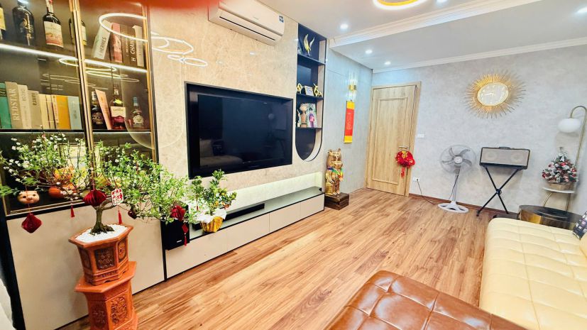 Nhỉnh 12 tỷ, trung tâm ngọc thụy long biên 40m2, 6t thang 7402139