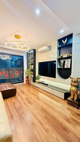 Nhỉnh 12 tỷ, trung tâm ngọc thụy long biên 40m2, 6t thang 7402140