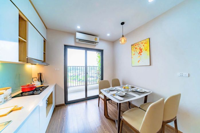 Chuyên gia nước ngoài đang đi thuê- nhà đầu tư đang thu tiền 7403573