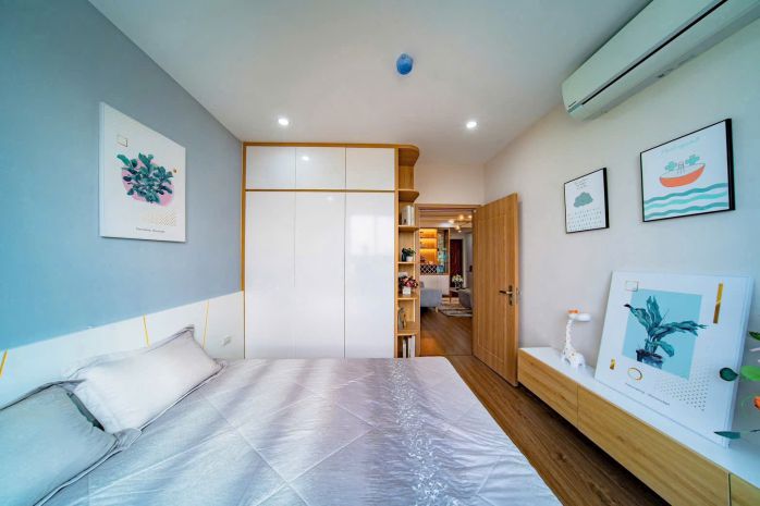 Chuyên gia nước ngoài đang đi thuê- nhà đầu tư đang thu tiền 7403574