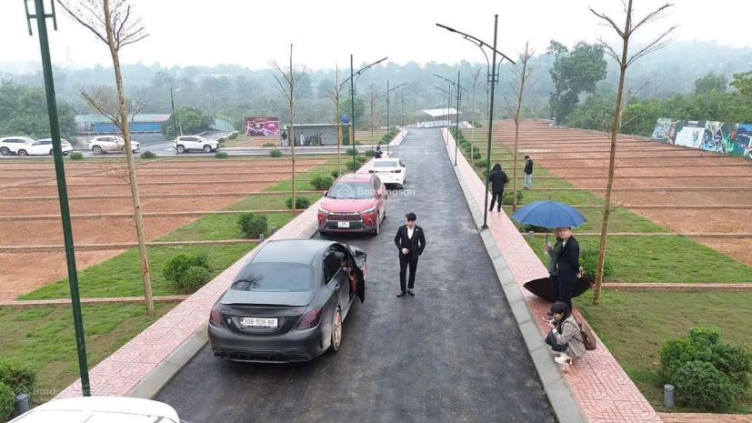 Bán đất đầu tư - sát cổng số 8 đhqg - 100.6m2 sổ đỏ hà nội 7405832