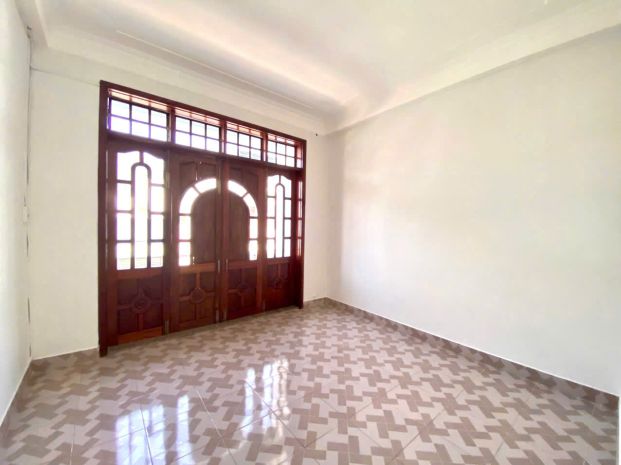 Nhà 3 tầng  biển nha trang đi bộ ra biển chỉ 600m giá rẻ 7406528