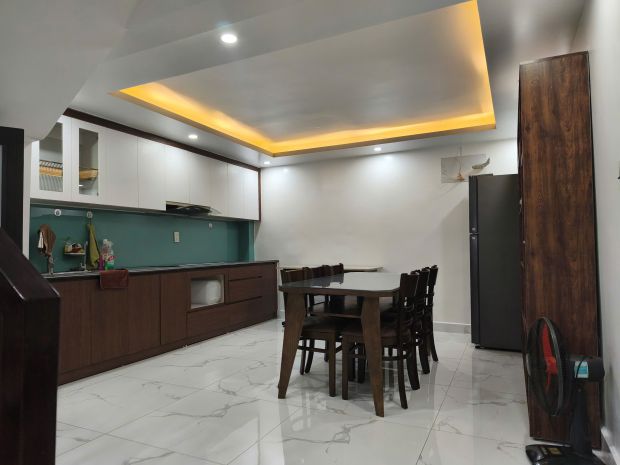 Bán nhà 2,5 tầng mặt đường kiều hạ  đông hải  kinh doanh 7409396