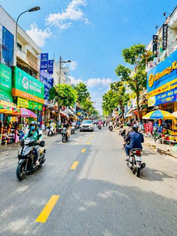 Mặt tiền kinh doanh ngay aeon mall  70m  4 tầng btct 7409675