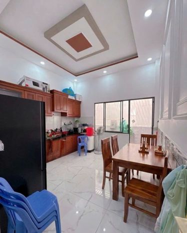 Bán nhà ngay ngã tư bốn xã  đường 6m - 4 tầng - sổ vuôn a4 7411851