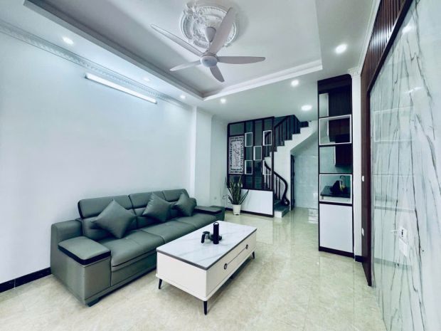 Bán nhà trung tâm thạch bàn, long biên 30m2 x5 tầng xây mới 7416623