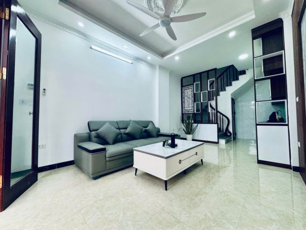 Bán nhà trung tâm thạch bàn, long biên 30m2 x5 tầng xây mới 7416624